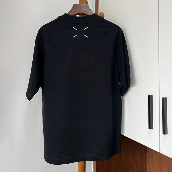 入手困難メゾンマルジェラ ナンバリングロゴマコ Tシャツ パチモン 2色 Mac77589